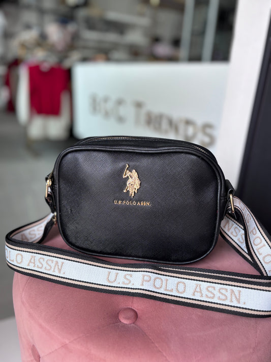 Crossbody Polo Ralph L negra con placa dorada