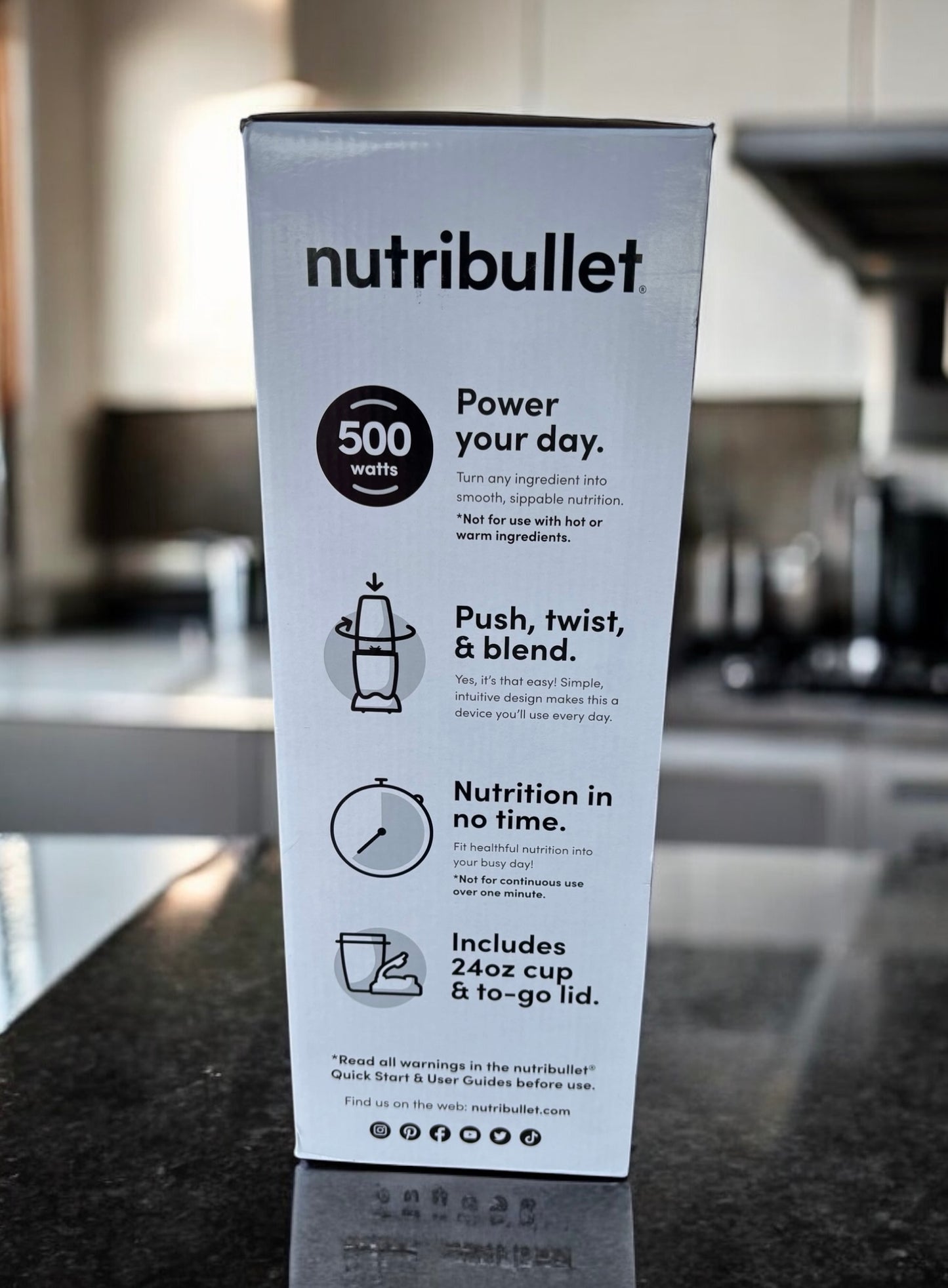 Nutribullet blanca con letras doradas