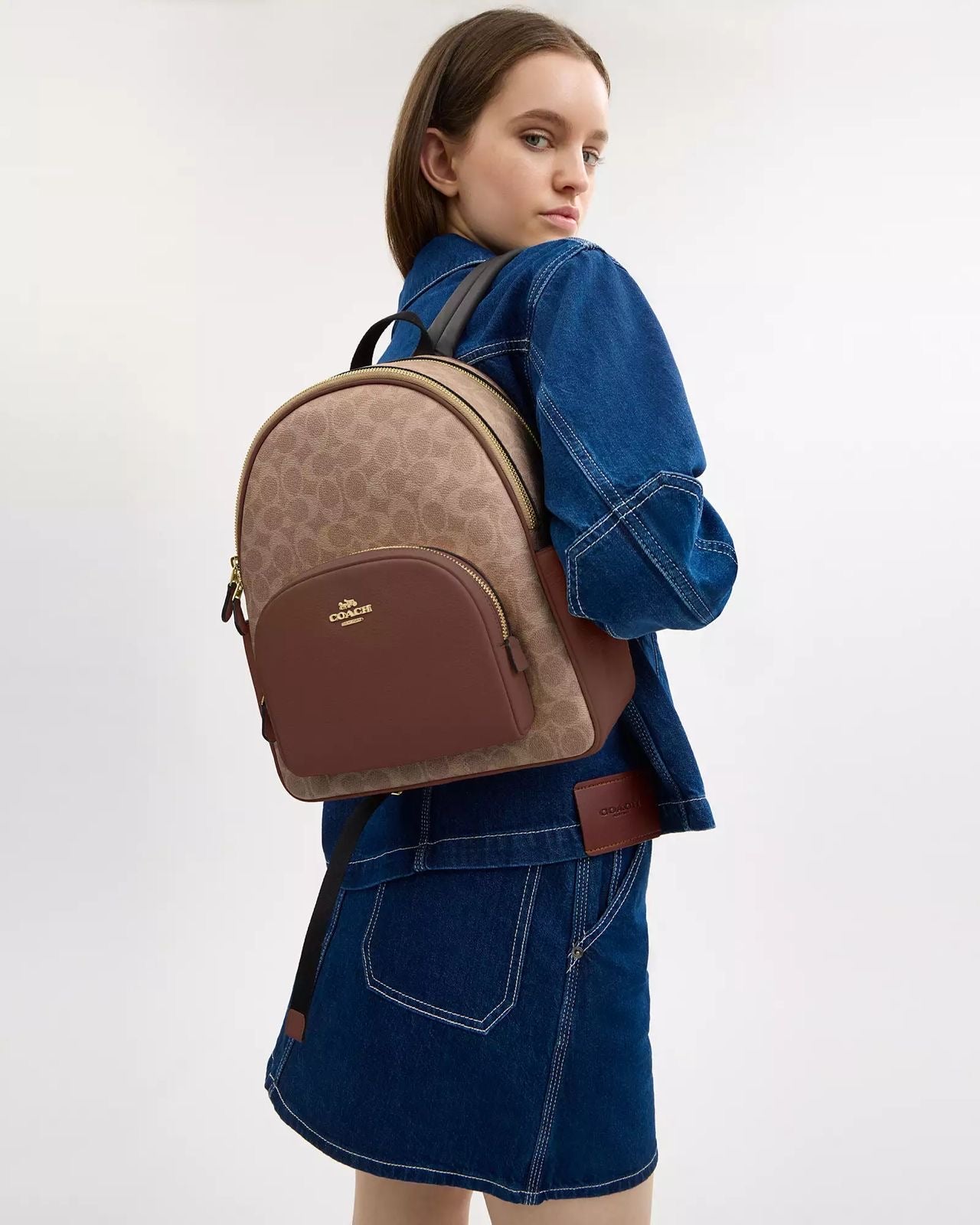 Backpack Coach camel/cafe con canvas y placa dorada