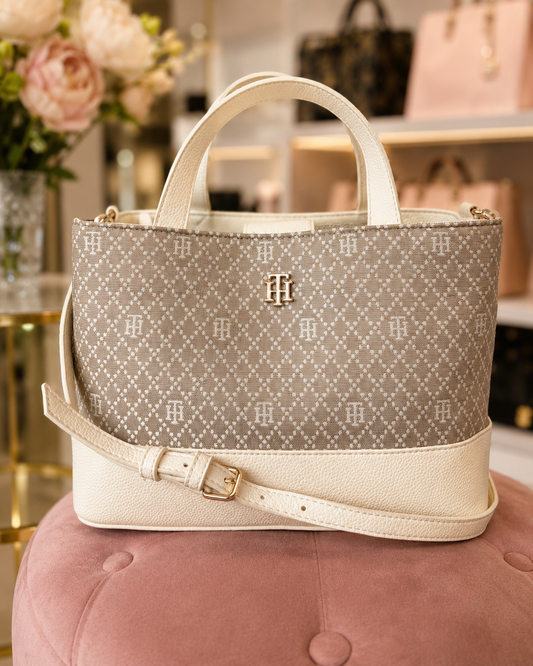 Tote Tommy H crema con placa dorada