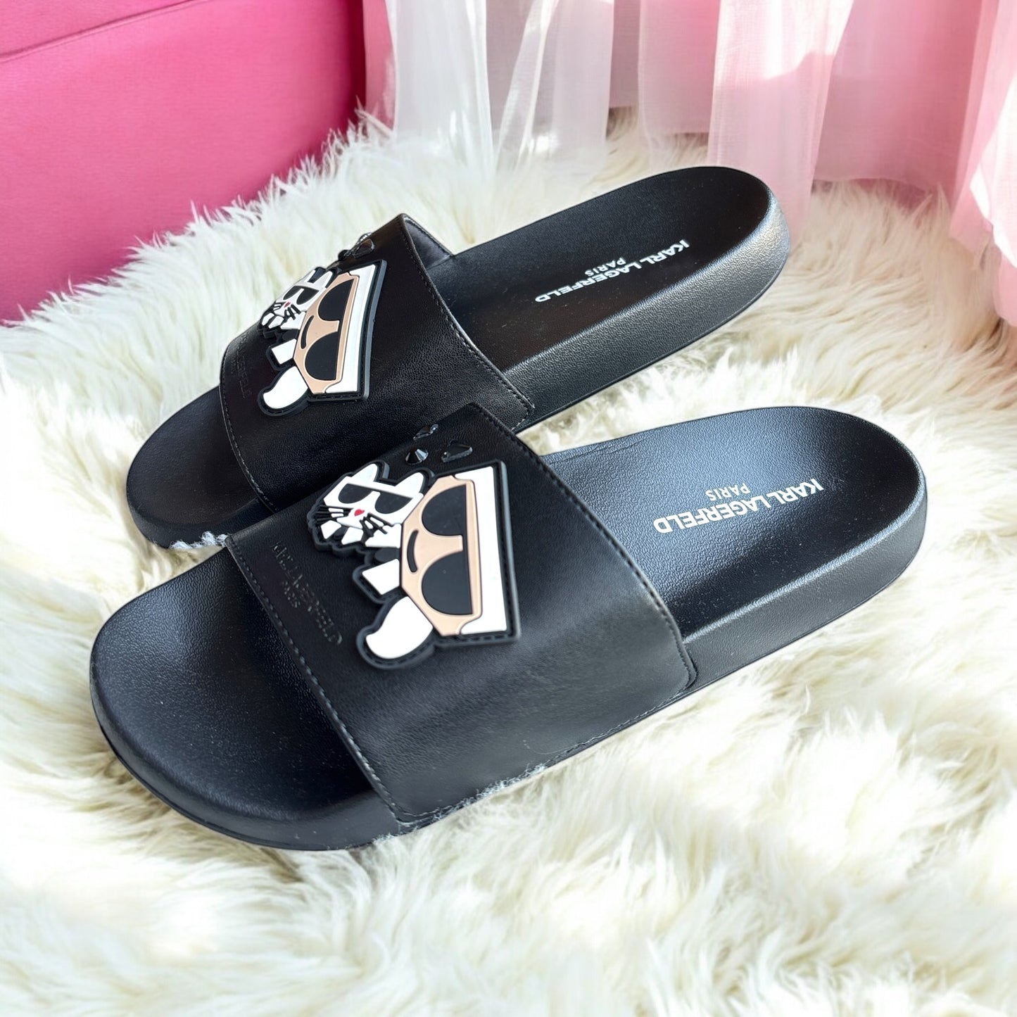 Sandalias Karl L negras con gato y Karl