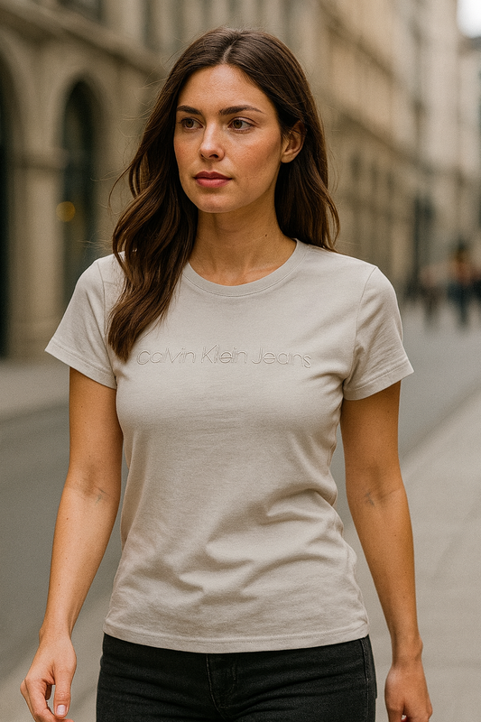 Playera Calvin k arena con letras bordadas