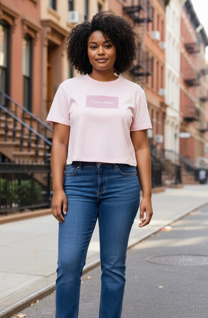 Playera Calvin k rosa con blirllos rosas