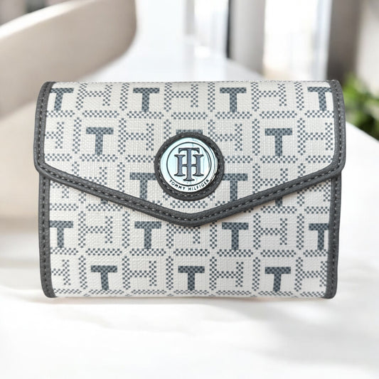 Cartera Tommy H blanca con monogram gris