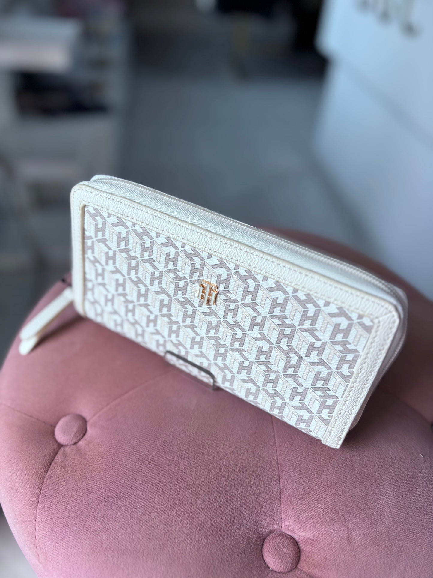 Cartera Tommy H crema con gris