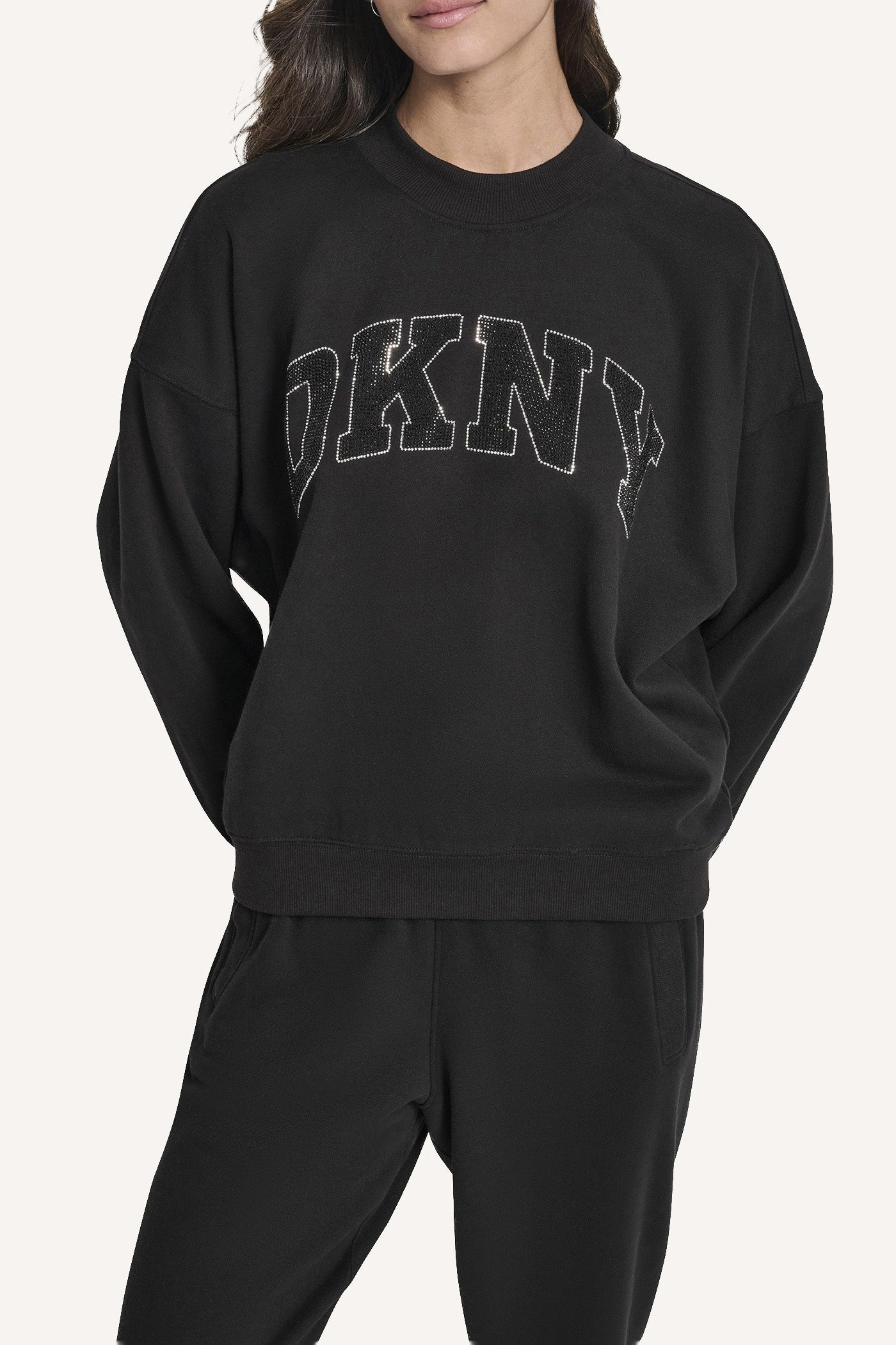 Sudadera DKNY negra, letras con piedritas