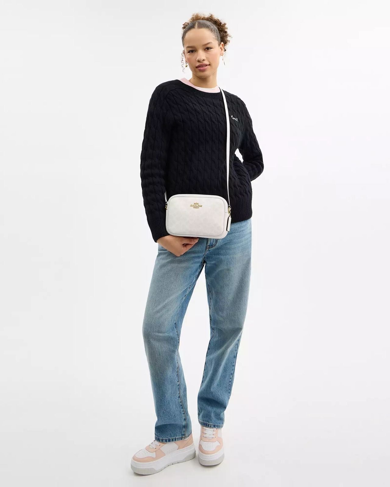 Crossbody Coach Chalk crema con canvas blancas y placa plateada