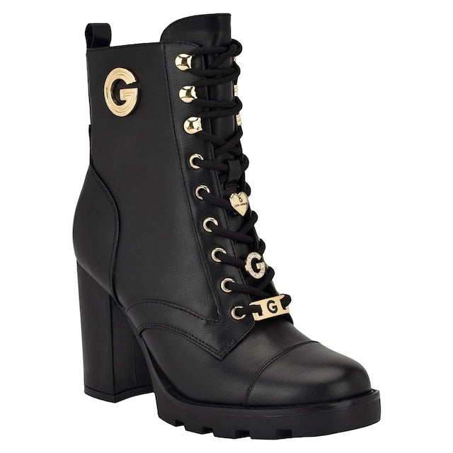 Botas GBG negra con pines de G y corazones
