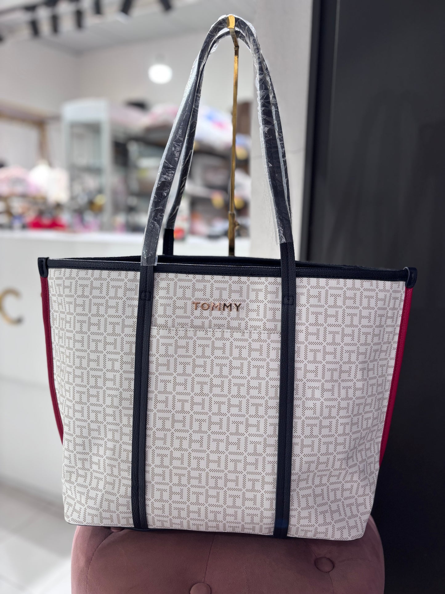 Tote Tommy H blanca con monogram beige y menea roja y azul marino