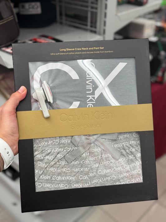 Pijama Calvin K gris, Pantalón con monogram manga larga para caballero