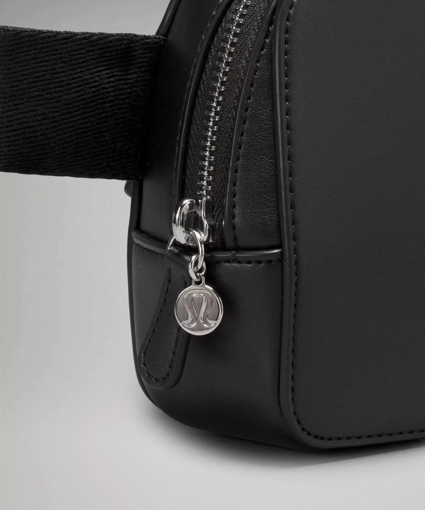 Cangurera Lululemon negra