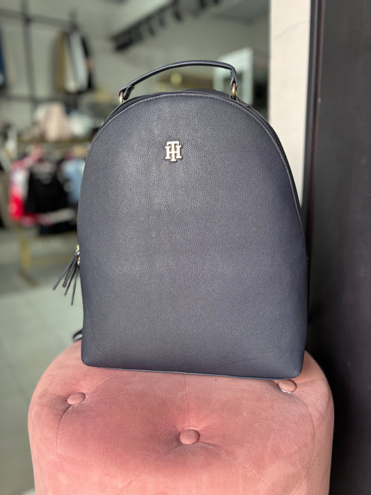 Backpack Tommy H azul marino con placa dorada