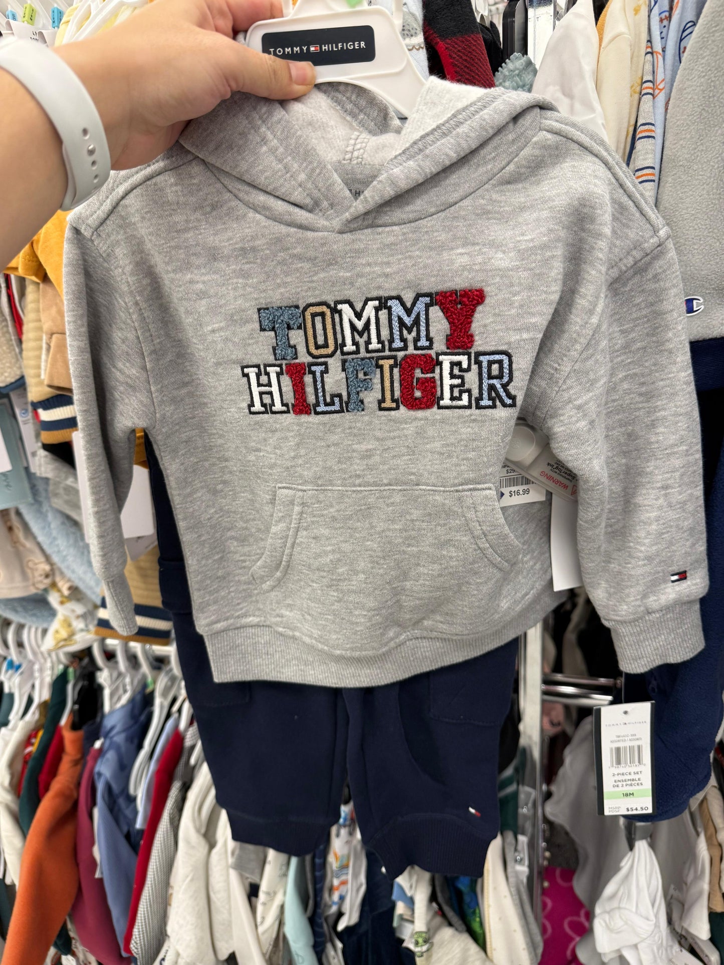 Conjunto Tommy H sudadera y pants para bebé