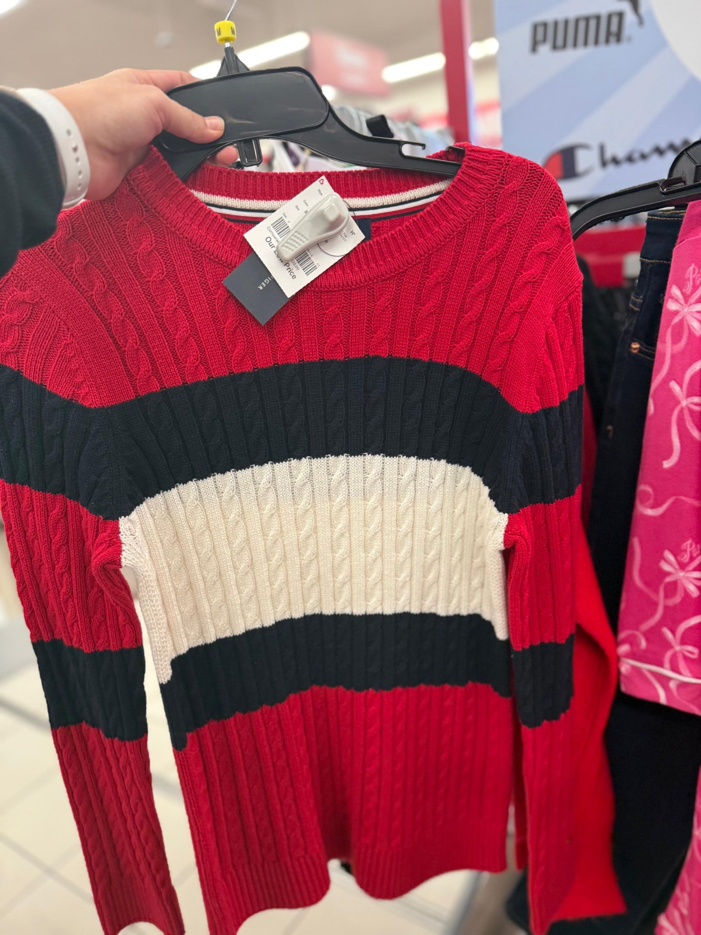 Suéter Tommy H rojo, líneas blanco y azul marino bordado cuello redondo