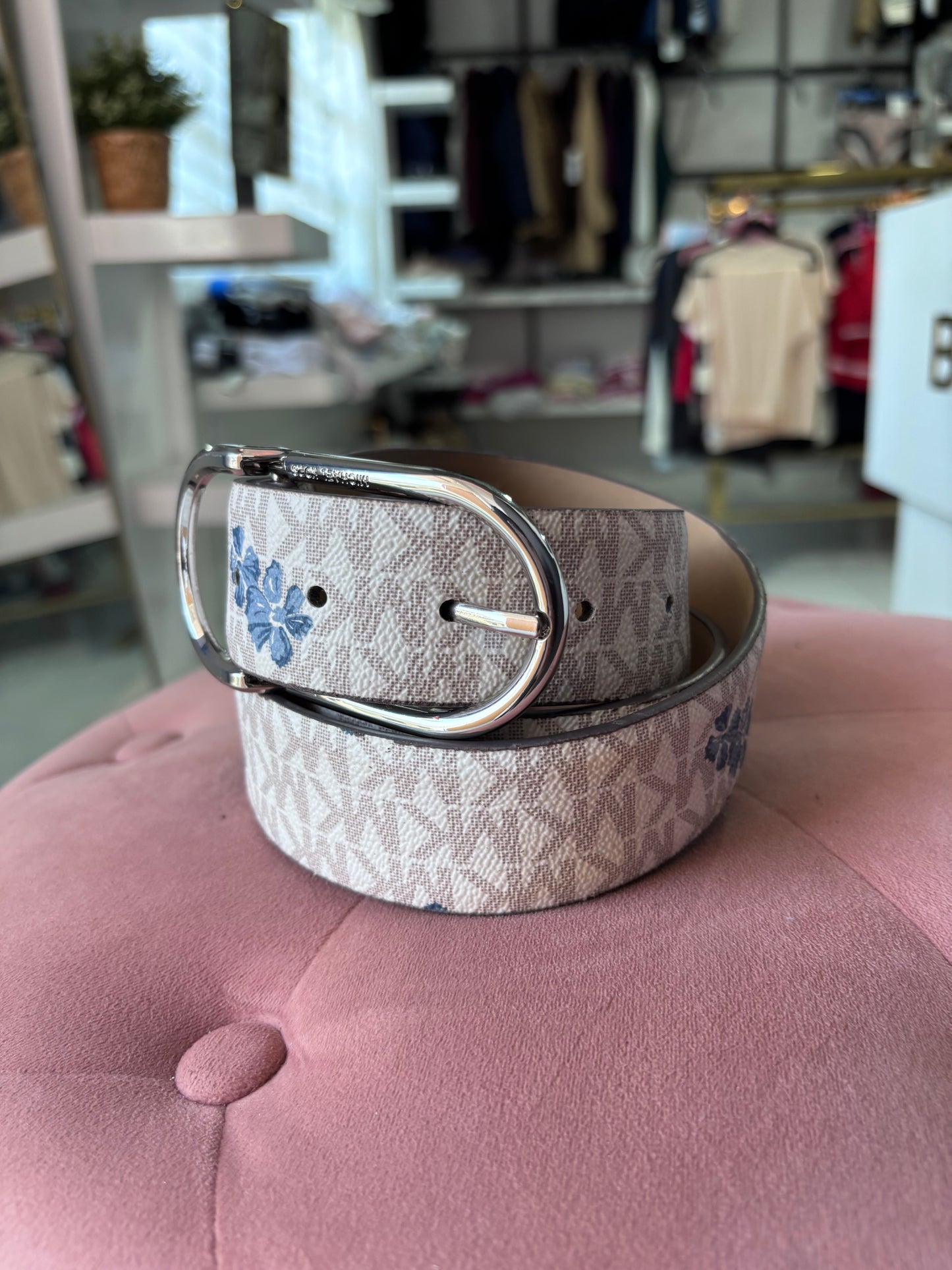 Cinturon Michael k de monogram con flores azul