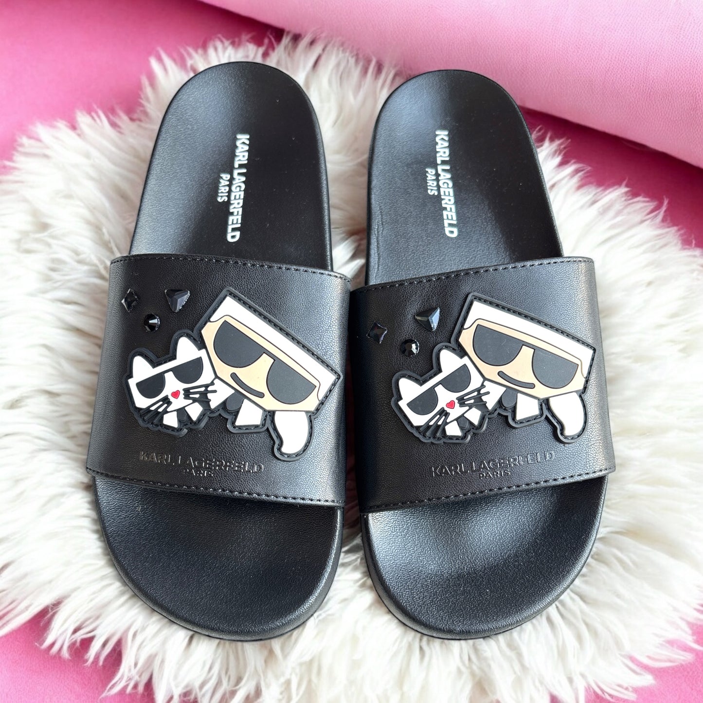 Sandalias Karl L negras con gato y Karl