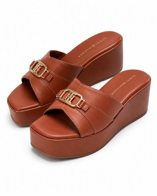Sandalias Tommy H Camel con placa