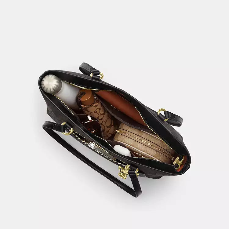 Tote Coach café con herrajes dorados