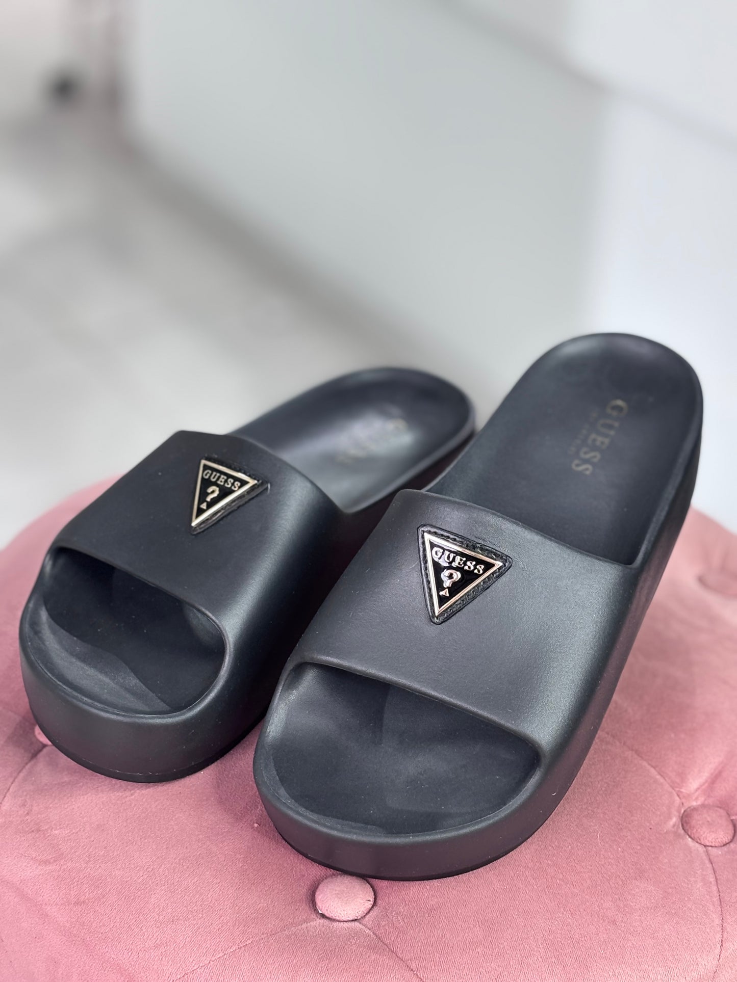 Sandalias Guess negras de plataforma