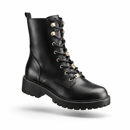 Botas GBG negra con pines de G y corazones