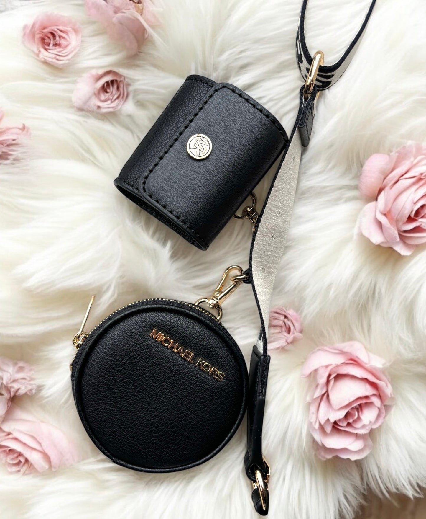 Crossbody Michael K negra con monedero y porta Airpods