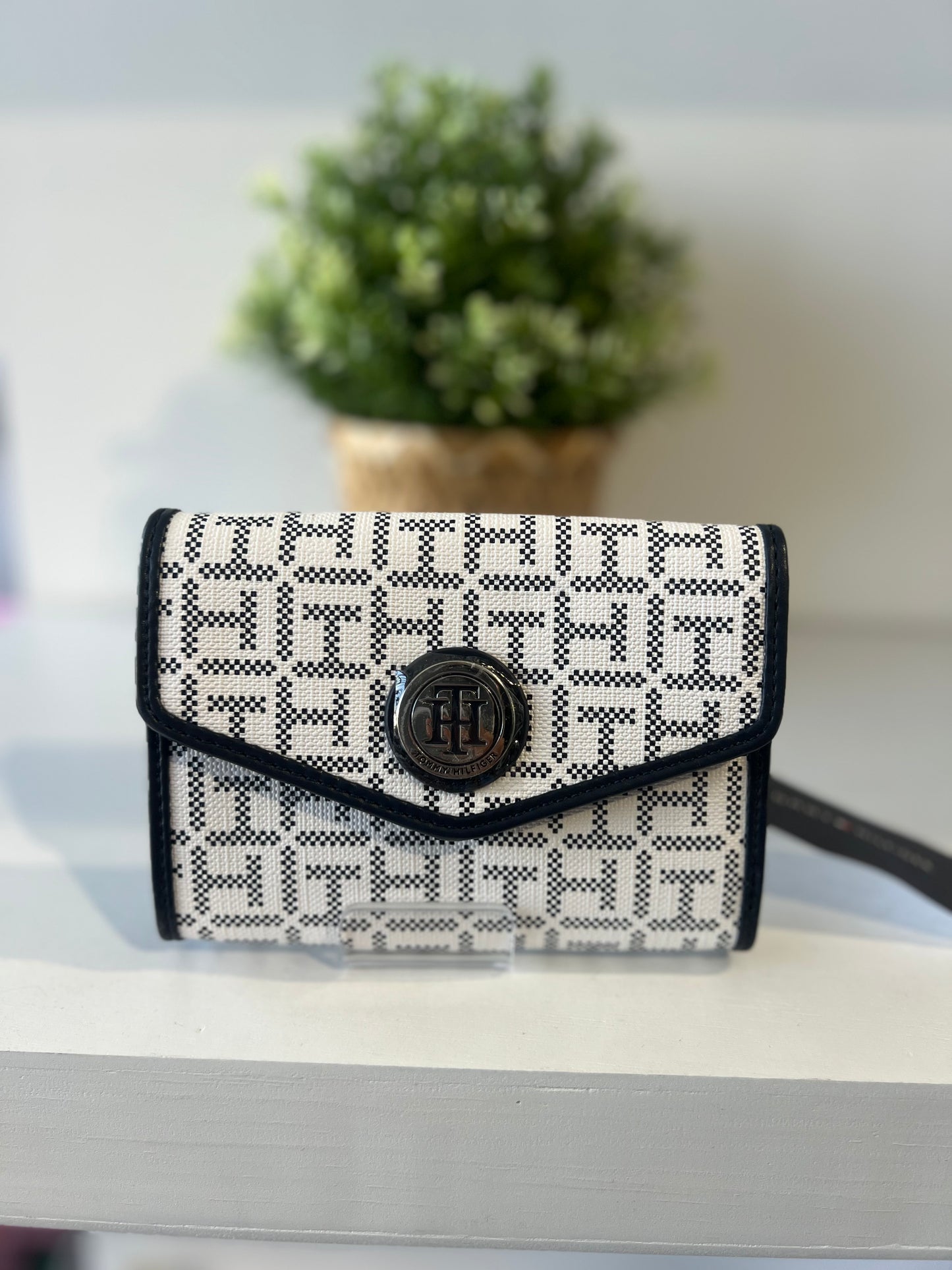 Cartera Tommy H blanca con azul