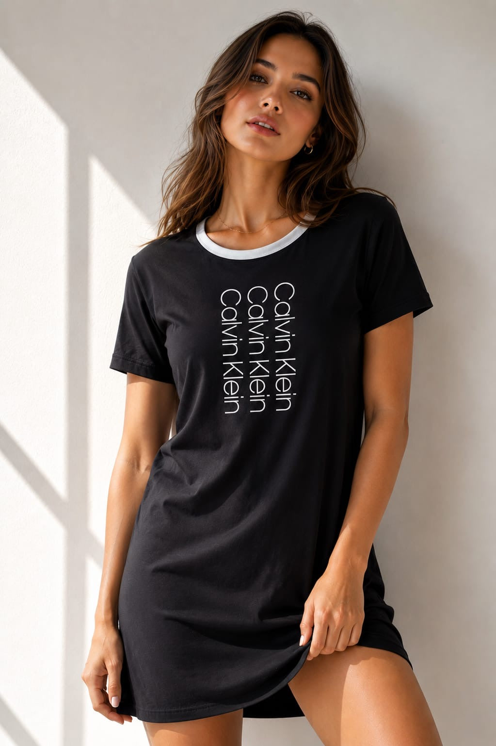 Vestido Calvin k negro con letras blancas