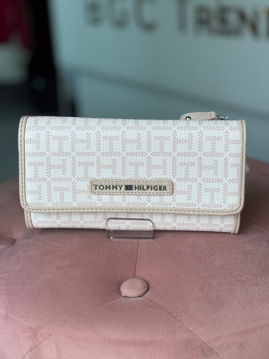 Cartera Tommy H rosa con placa