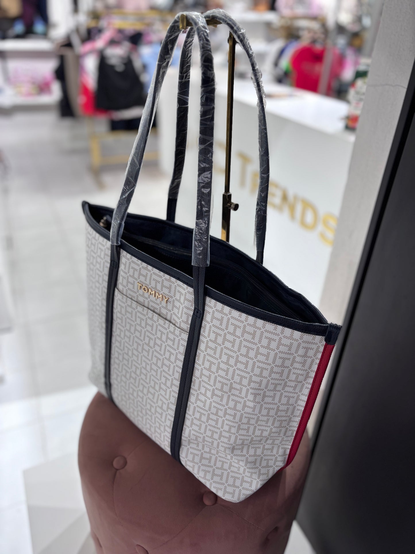 Tote Tommy H blanca con monogram beige y menea roja y azul marino
