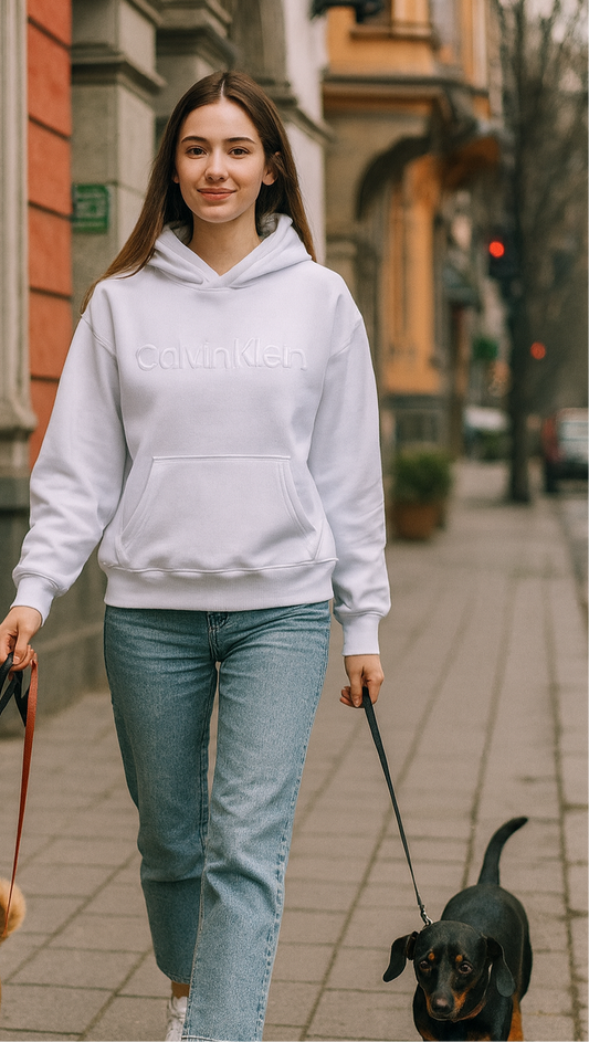 Sudadera Calvin K blanca con letras blancas