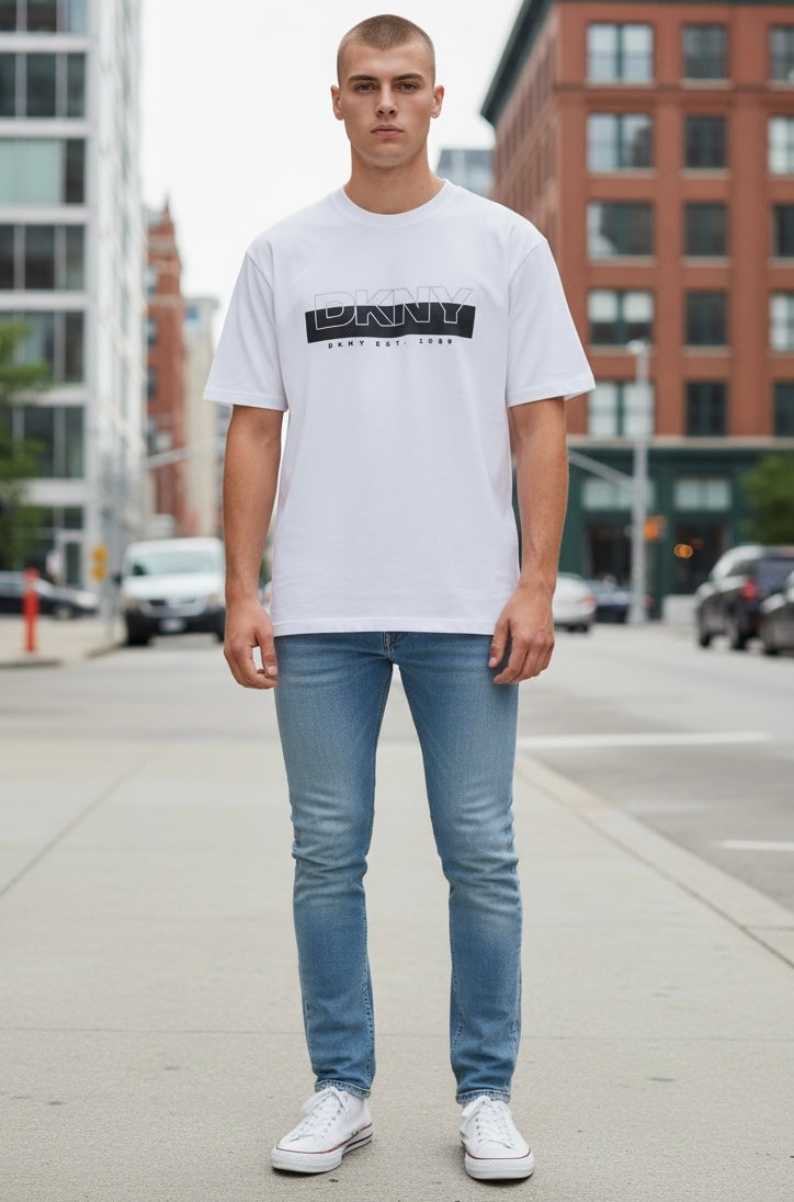 Playera DKNY blanca con logo negro