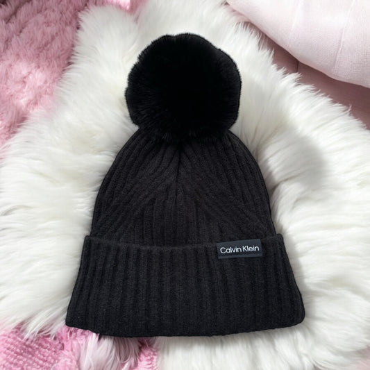 Gorro Calvin K negro con pompón negro