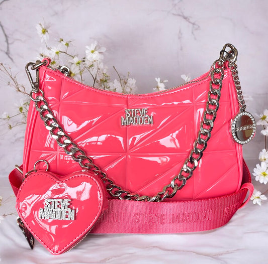 Crossbody Steve M coral tipo charol con monedero de corazón