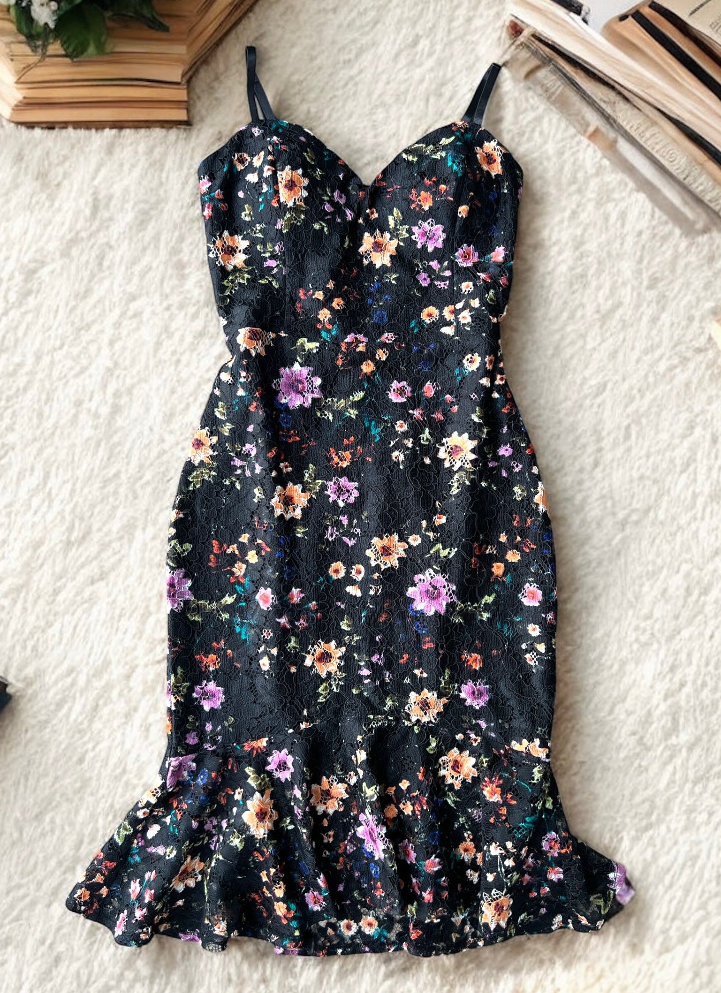 Vestido Guess negro floreado de encaje floreado