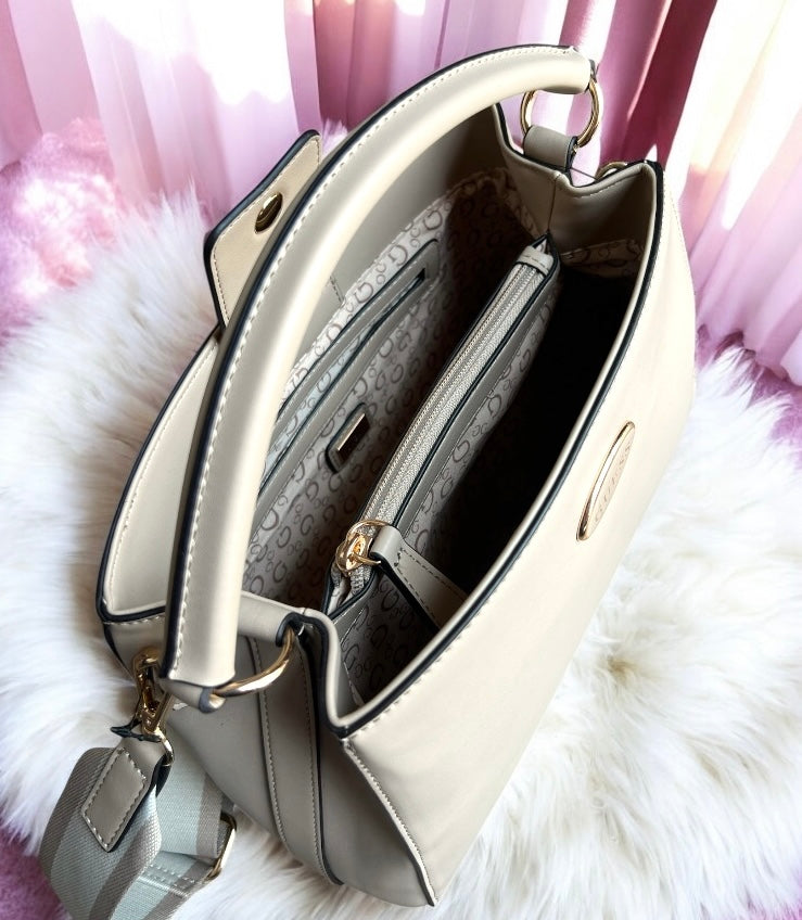 Tote Guess nude con herrajes dorados