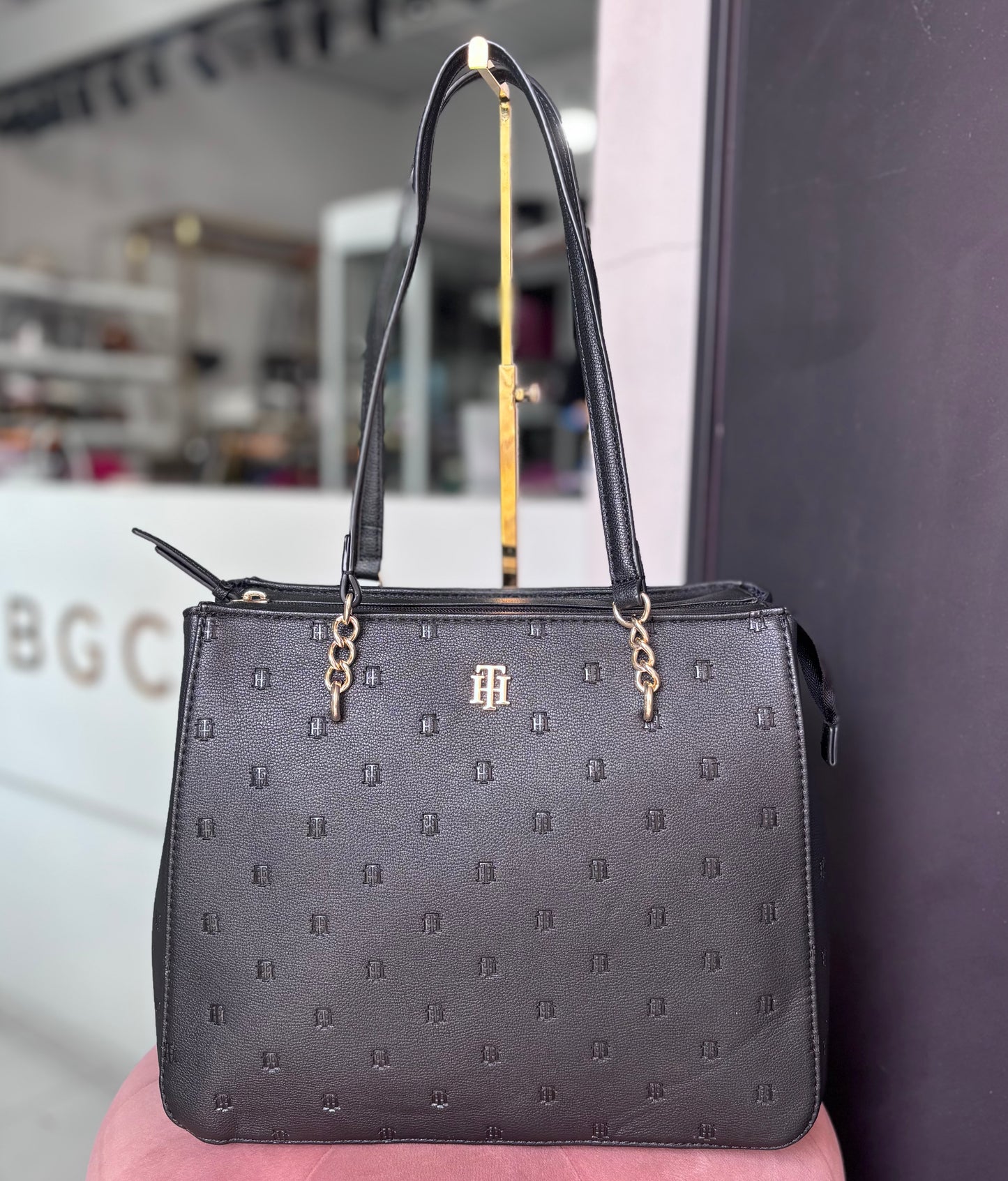 Tote Tommy h negra con grabado