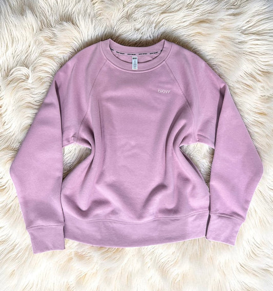 Sudadera DKNY lila con letras bordas