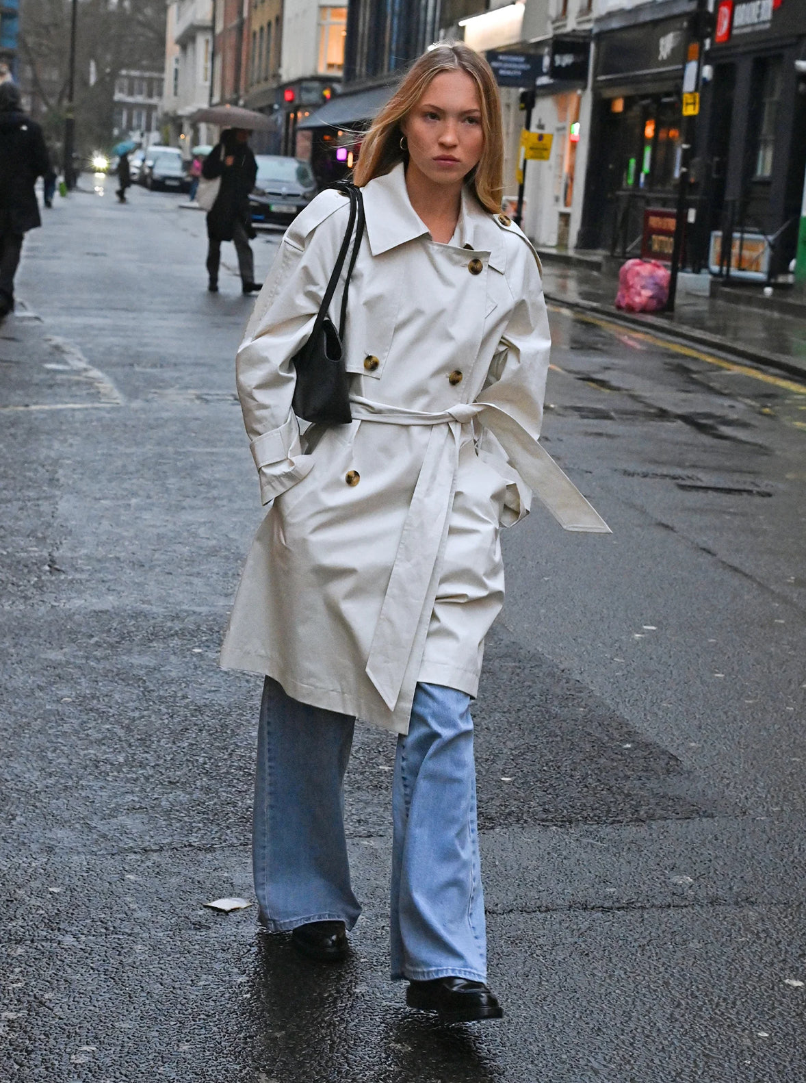 Gabardina  DKNY Jeans crema, botones animal print