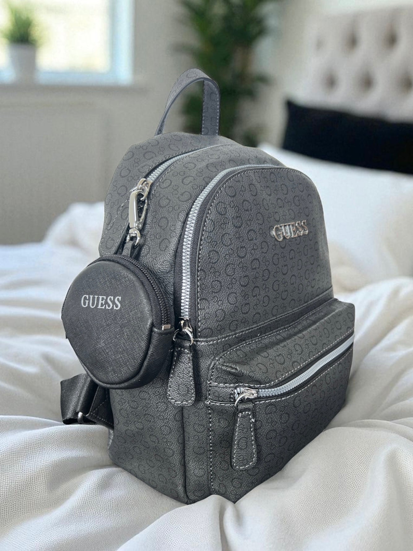 Backpack Guess gris con monogram negro