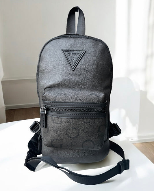 Pechera Guess gris con monogram negro, para caballero