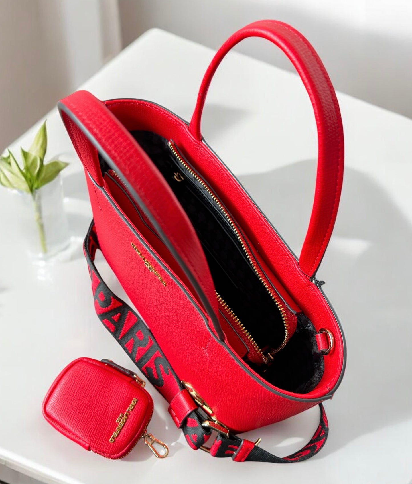 Tote Karl L roja chica con herrajes dorados y strap