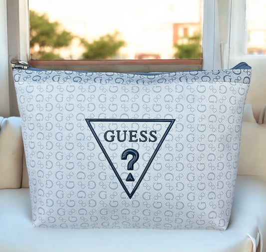 Cosmetiquera Guess blanca/azul y monogram