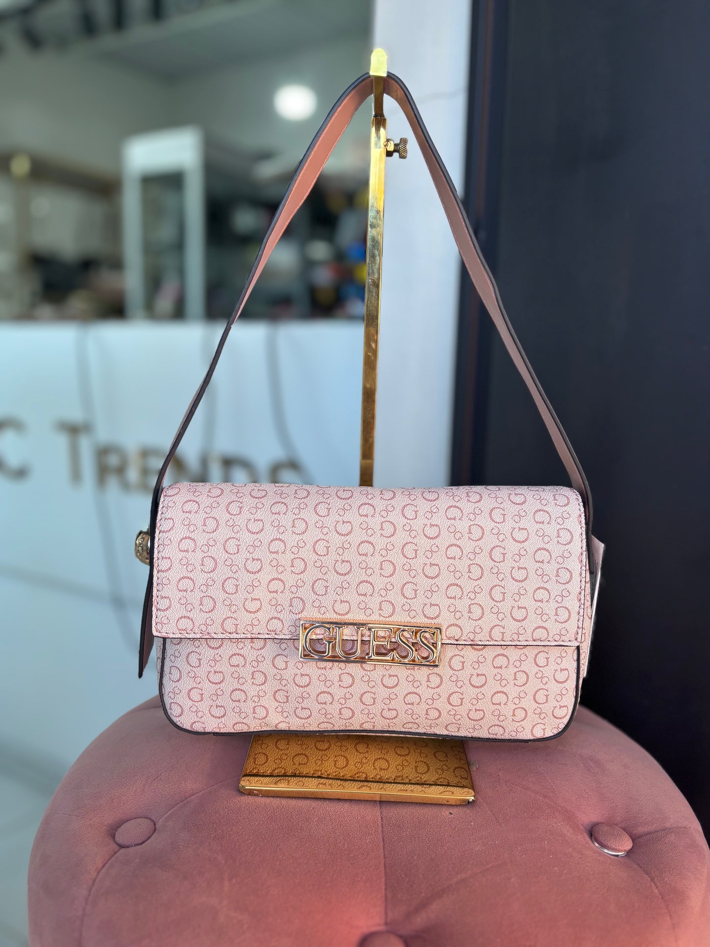 Hobo Guess rosa con placa