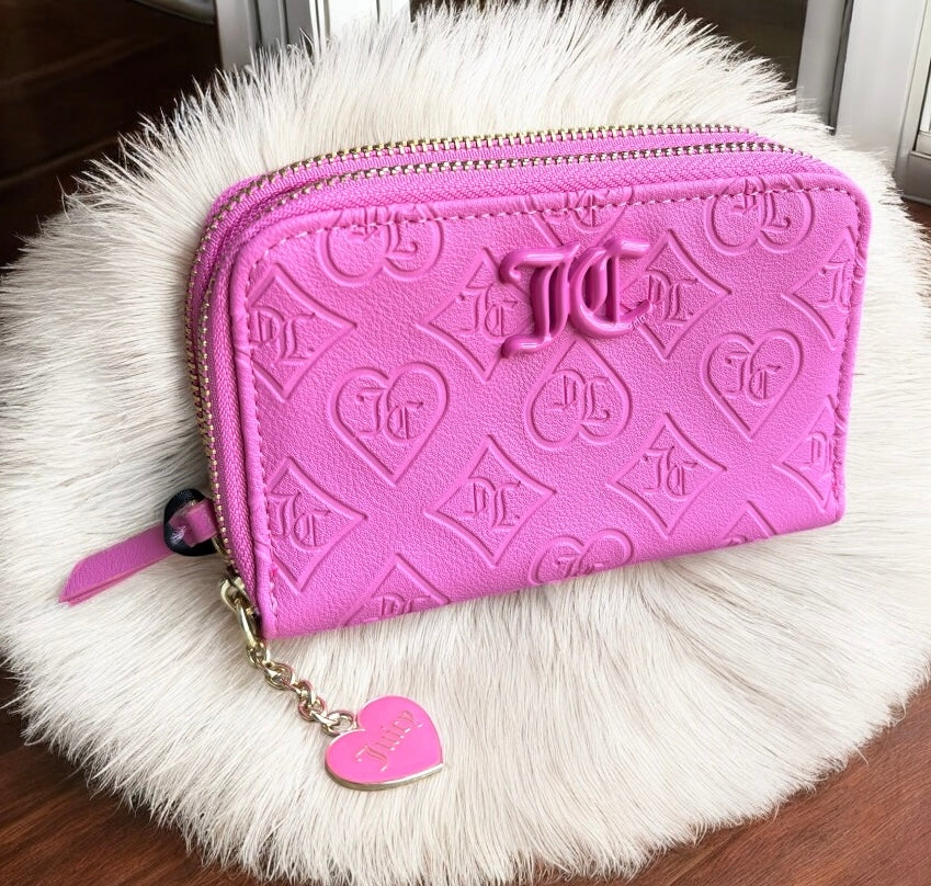 Cartera Juicy C rosa con monogram grabado y detalle de corazón