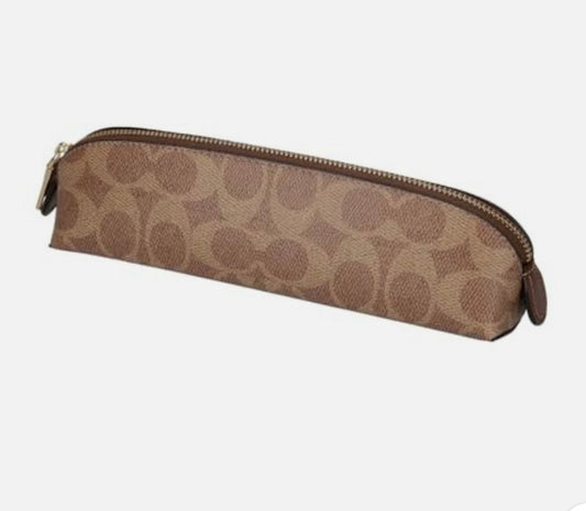 Lapicera Coach café con herrajes dorados