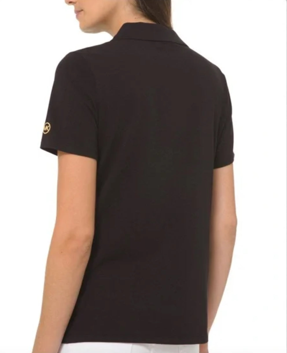 Playera Michael k negra, cierre, dije y grabado en manga dorado, frente corrugado