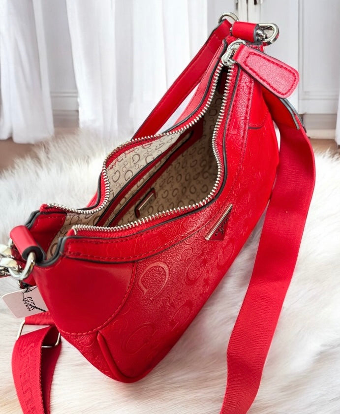 Crossbody/Hobo roja con monogram dos strap y placa plateada