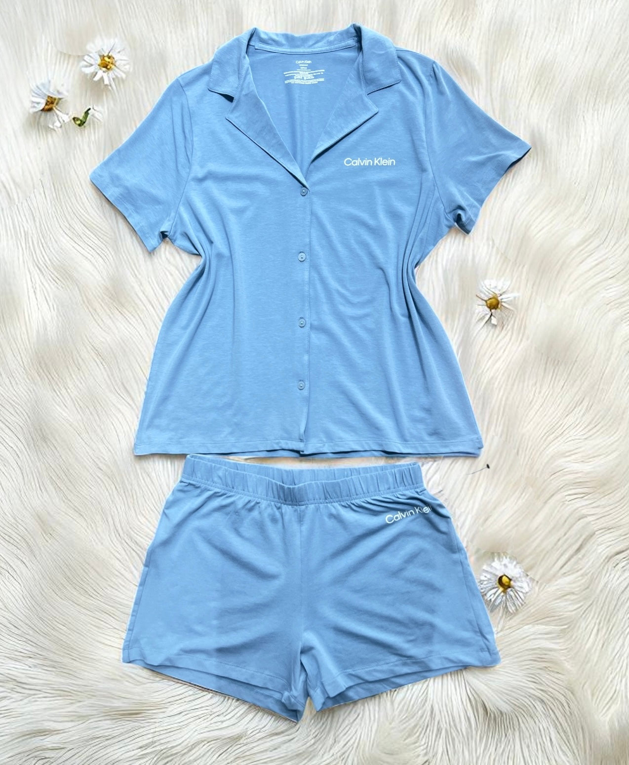 Pijama Calvin K azul cielo, letras blancas