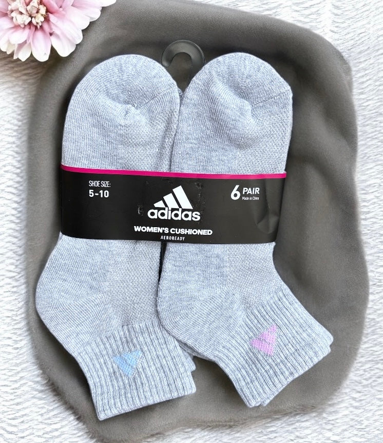 Calcetas Adidas gris, logo en varios colores 6 pares