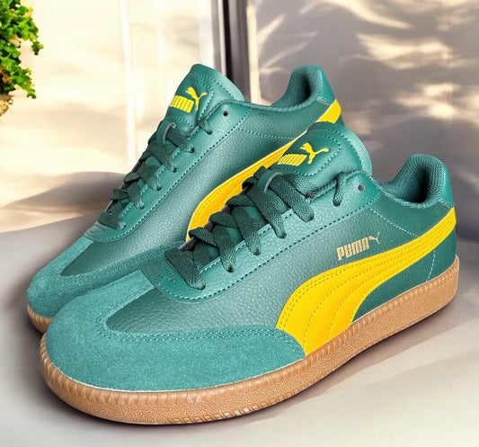 Tenis Puma verde botella detalle en amarillo y suela café